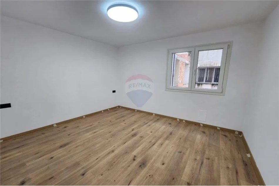 Tirane, jepet me qera apartament 3+1 Kati 2, 140 m² 850 € (Rruga Pjeter Budi)