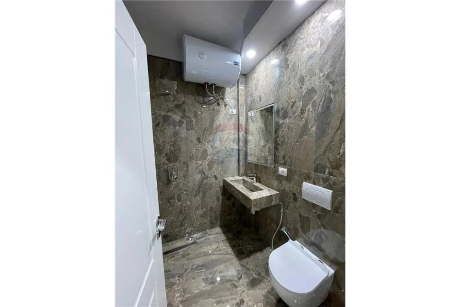 Vlore, jepet me qera apartament 1+1 , 65 m² 500 € (Uje i Ftoht)