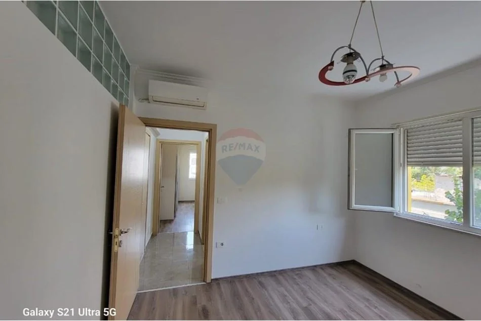 Tirane, shitet apartament 2+1+Ballkon , 106 m² (ish- Restorant Durresi - Stacioni i Trenit, Shqipëri)
