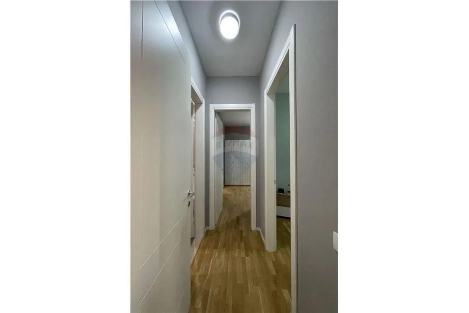Tirane, jepet me qera apartament 2+1 Kati 7, 120 m² 1.200 € (rruga kavajes, kompleksi deliorgji)