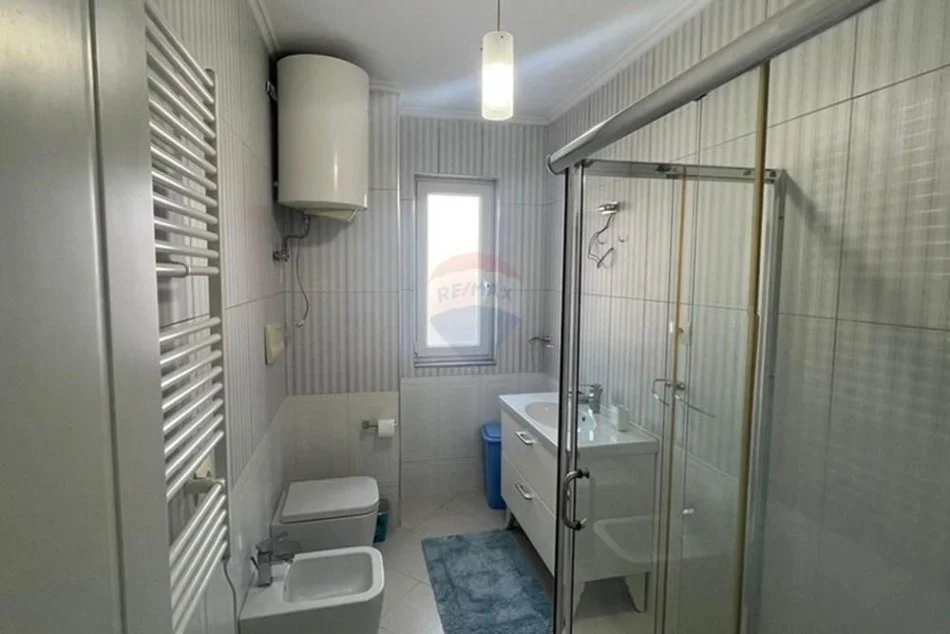 Tirane, jepet me qera apartament 2+1 Kati 5, 110 m² 1.300 € (Bllok, Shqipëri)