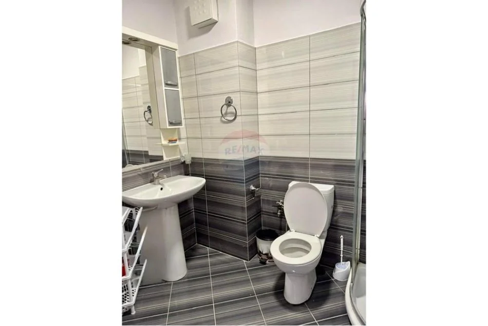 Tirane, jepet me qera 2+1 Kati 8, 72 m² 450 € (Astir)