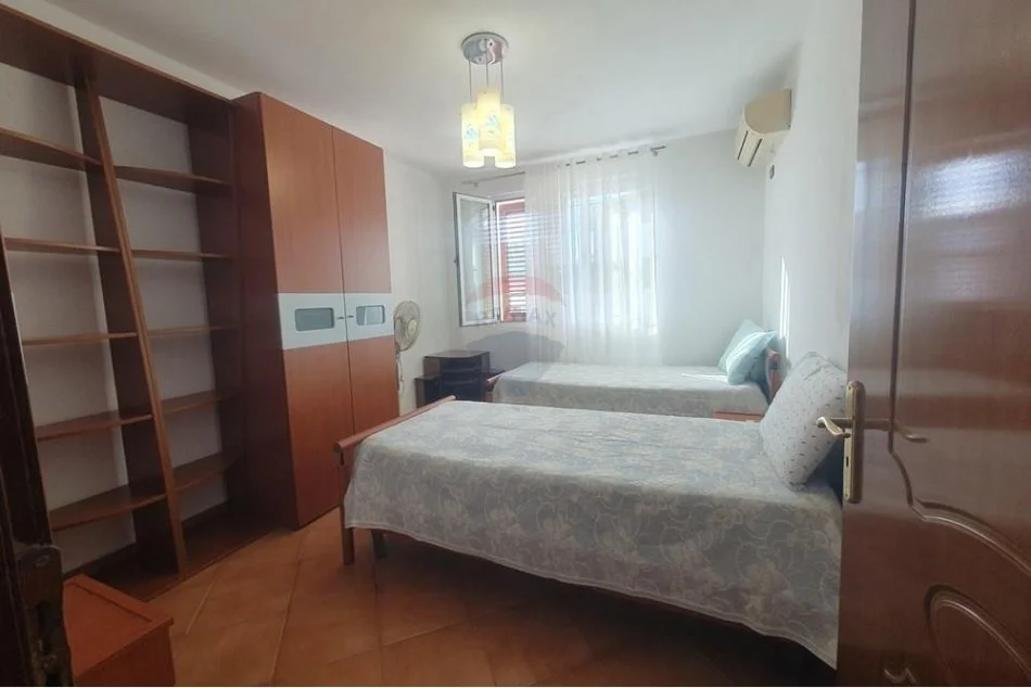 Tirane, jepet me qera apartament 3+1 Kati 5, 120 m² 550 € (Liceu Artistik - Drejtoria e Higjenës, Shqipëri)