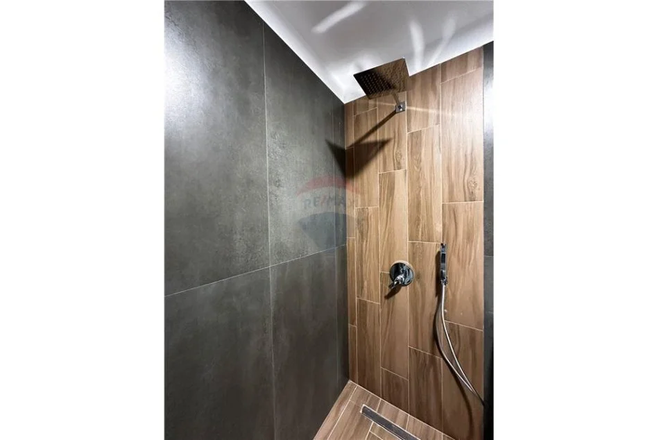 Tirane, jepet me qera apartament 1+1 , 65 m² 450 € (Astir)