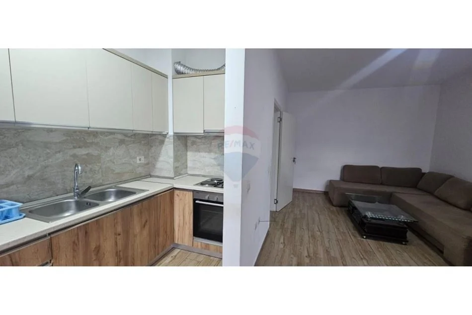 Tirane, jepet me qera apartament 1+1 Kati 3, 90 m² 500 € (Tregu i Madh - Rruga 5 Maji, Shqipëri)