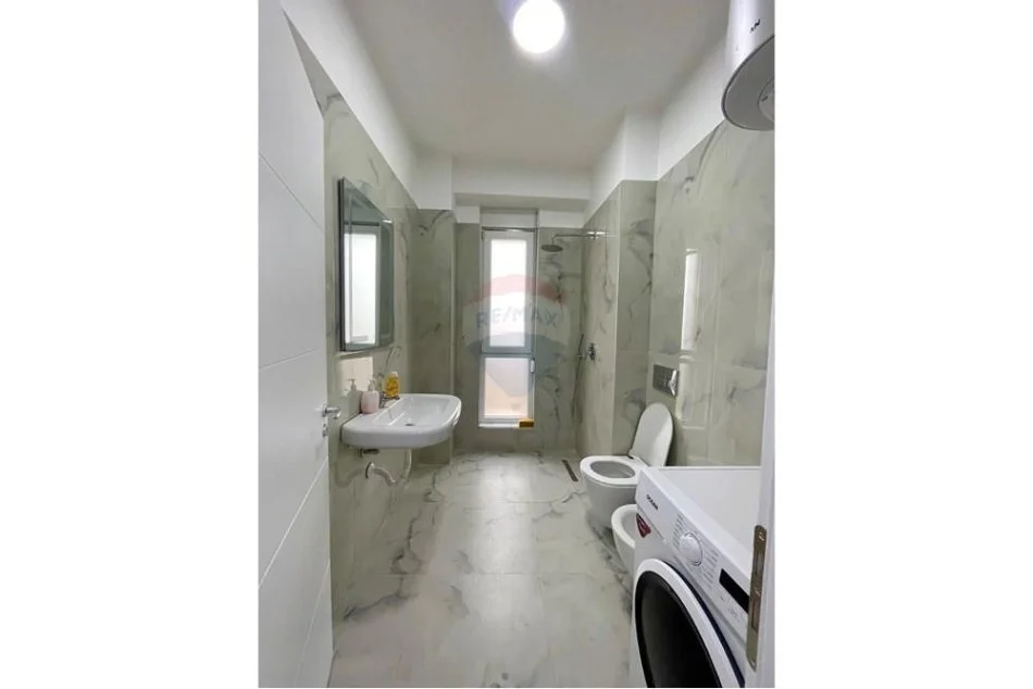 Tirane, jepet me qera apartament 1+1 Kati 8, 70 m² 550 € (Fusha e Aviacionit, Shqipëri)