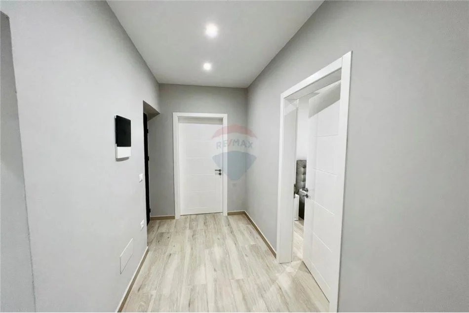 Tirane, jepet me qera apartament 2+1 Kati 2, 100 m² 650 € (Shkolla 26 Nentori - Rruga Pandeli Cale - Selitë, Shqipëri)