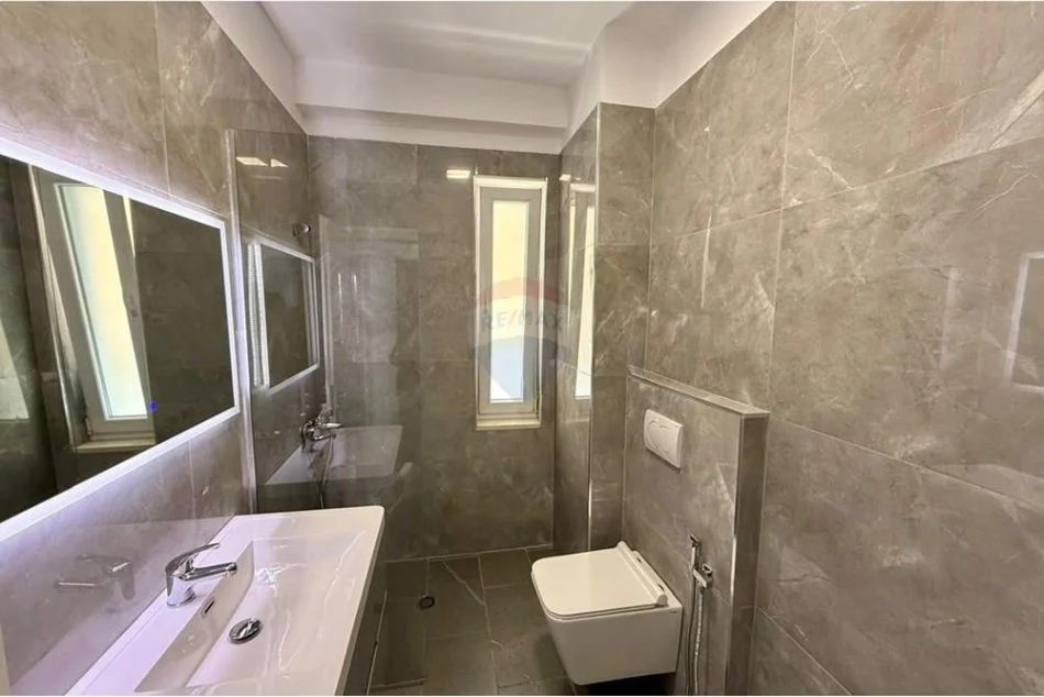 Tirane, jepet me qera apartament 2+1 Kati 2, 100 m² 600 € (Rr. Fuat Toptani Qyteti Studenti - Vilat Amerikane)
