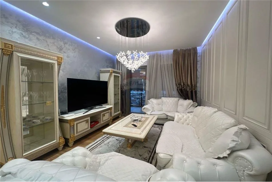 Tirane, jepet me qera apartament 3+1+Ballkon Kati 5, 125 m² 1.600 € (KOMPLEKSI DELIJORGJI)