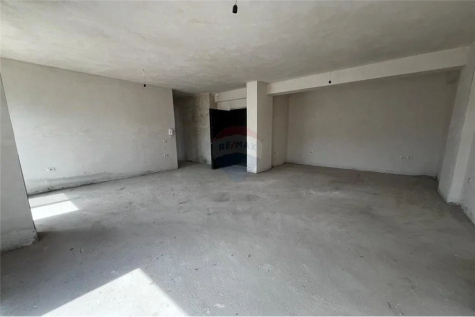 Vlore, shitet apartament+verande | Penthouse 2+1+Ballkon , 200 m² (Skele)