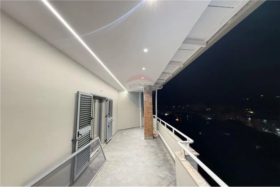 Vlore, shitet apartament+verande | Penthouse 2+1+Aneks+Ballkon Kati 9, 131 m² 187.000 € (Gjyqi Vjeter)