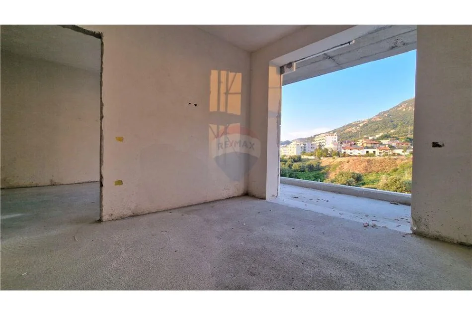 Vlore, shitet apartament 2+1+Ballkon Kati 3, 101 m² (Uje i Ftohte)