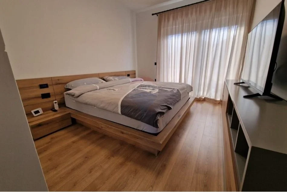Tirane, shitet Vile 3+1+Ballkon Kati 3, 240 m² 550.000 € 