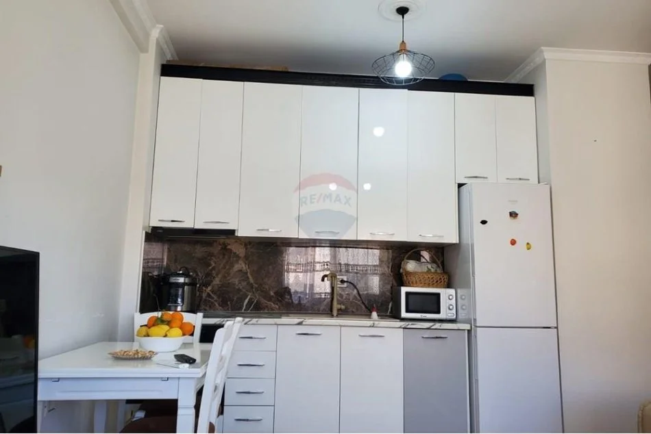 Tirane, shitet apartament 1+1+Ballkon Kati 3, 65 m² 95.000 € (Yzberisht)