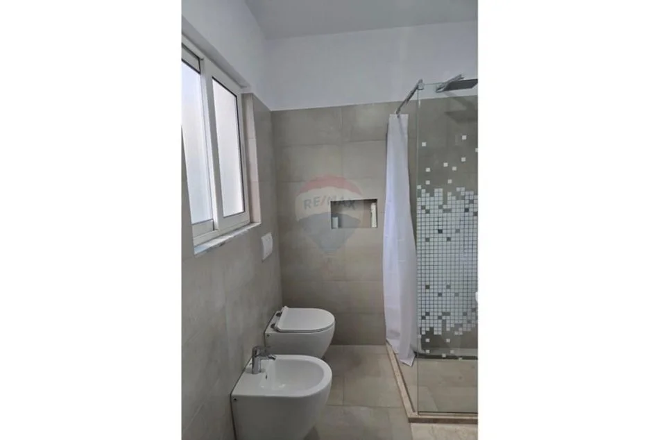 Tirane, jepet me qera apartament 1+1+Ballkon Kati 7, 55 m² 550 € (BULEVARDI GJERGJ FISHTA)