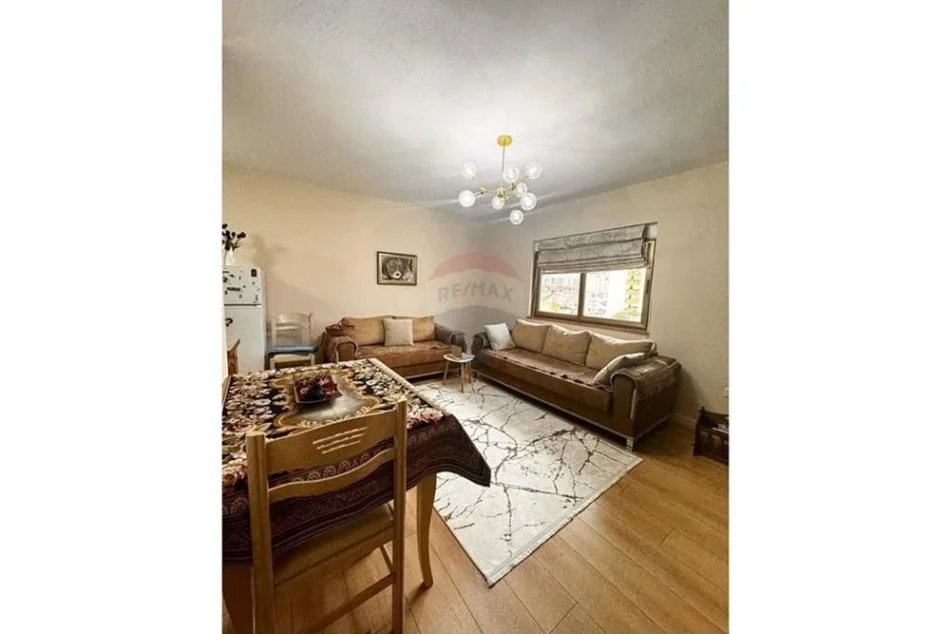 Tirane, jepet me qera apartament 1+1 Kati 3, 60 m² 550 € (mine peza)