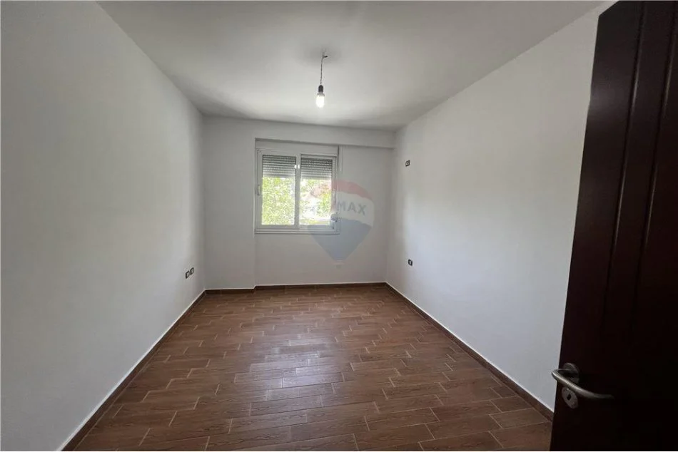 Vlore, shitet apartament 2+1+Ballkon Kati 2, 106 m² 189.000 € (Lungomare)