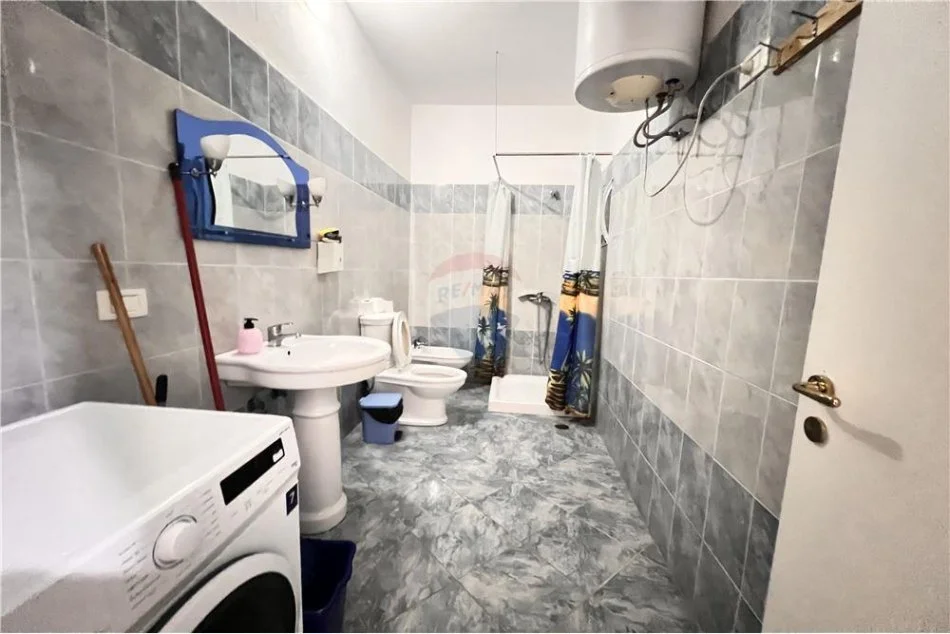 Vlore, shitet apartament 1+1+Ballkon , 78 m² 108.000 € (Blv.Ismail Qemali)