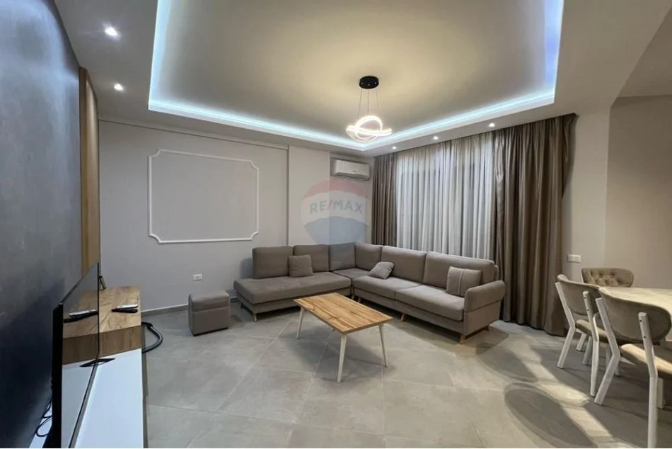 Tirane, jepet me qera apartament 2+1 , 99 m² 750 € (Farmacia 10)