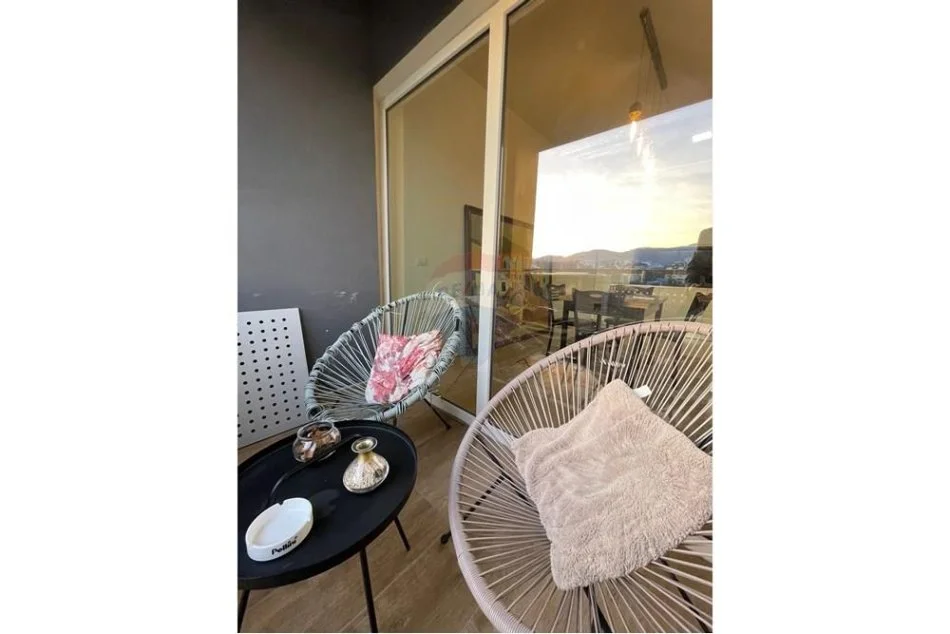 Tirane, jepet me qera apartament 2+1 , 95 m² 1.200 € (Rr. e Kosovareve)