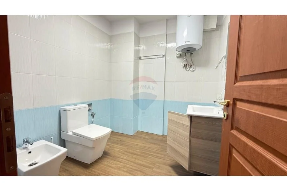 Tirane, jepet me qera apartament 2+1 , 100 m² 1.000 € (rruga elbasanit)