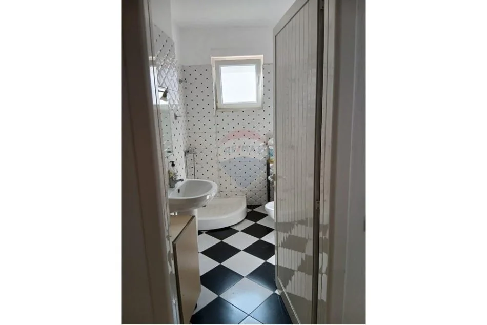 Tirane, jepet me qera apartament 2+1 , 74 m² 600 € Liqeni i Thate