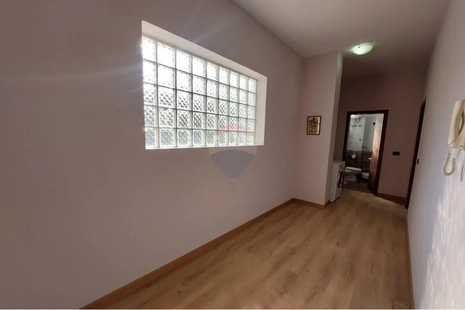 Shqiperi, jepet me qera apartament 2+1 Kati 3, 90 m² 450 € (ali demi)