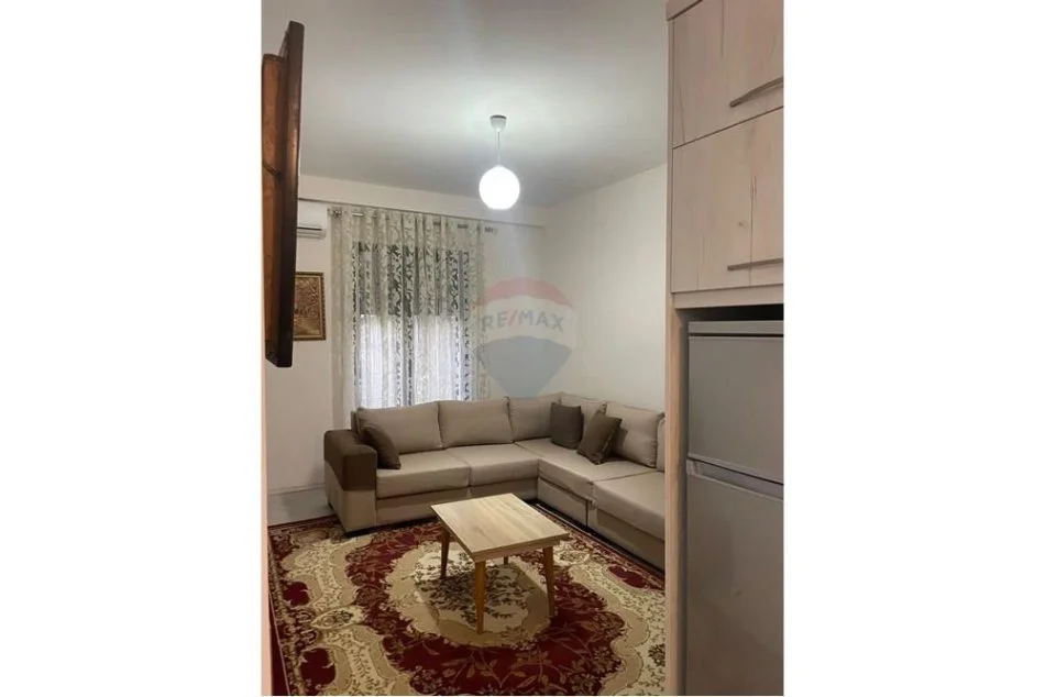 Tirane, jepet me qera apartament 1+1 Kati 1, 65 m² 500 € 
