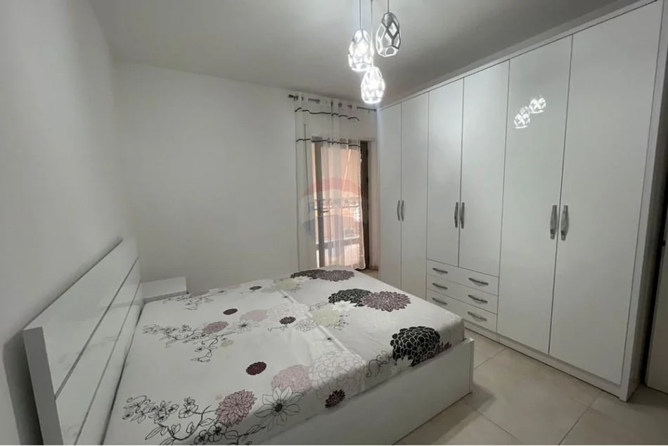 Tirane, jepet me qera apartament 2+1 , 77 m² 650 € (Rruga e Kavajes)