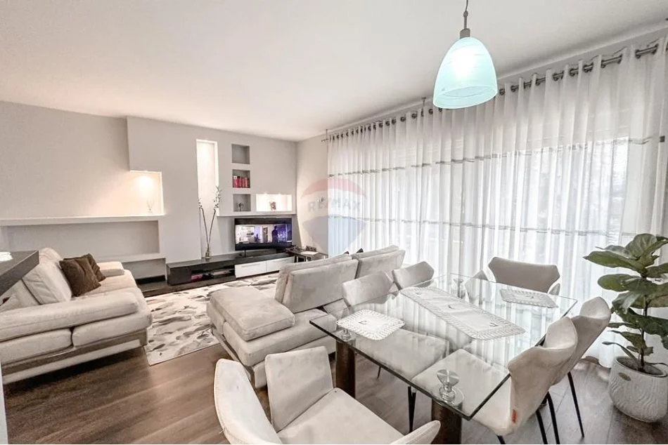 Tirane, jepet me qera apartament 2+1+Ballkon Kati 1, 138 m² 950 € (Rruga Bilal Golemi)