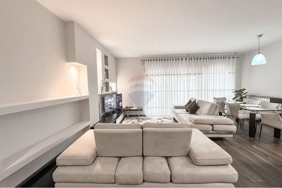 Tirane, jepet me qera apartament 2+1+Ballkon Kati 1, 138 m² 950 € (Rruga Bilal Golemi)