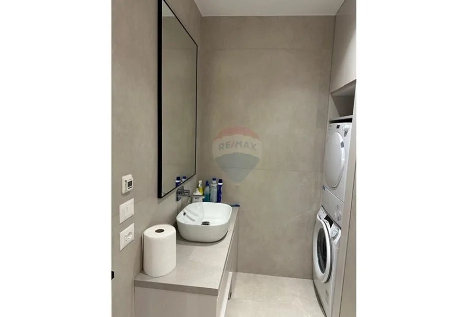 Tirane, jepet me qera apartament 2+1+Ballkon Kati 4, 109 m² 1.000 € (Oasis residence)