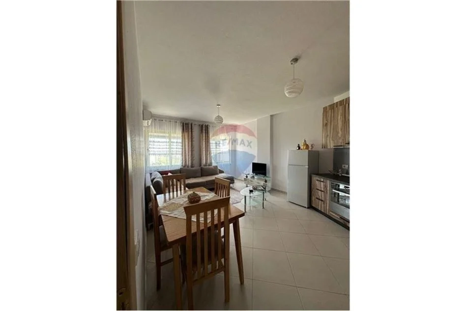 Tirane, jepet me qera 1+1 Kati 1, 67 m² 470 € (Astir)