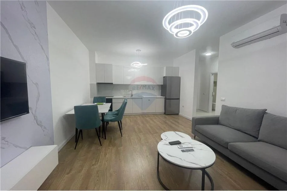 Tirane, jepet me qera apartament 1+1 Kati 2, 62 m² 700 € (Komuna e Parisit)