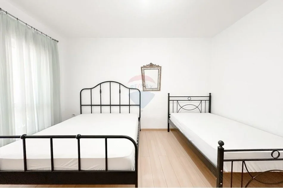 Tirane, jepet me qera apartament 2+1+Ballkon Kati 3, 75 m² 600 € (Rruga Gjik Kuqali)