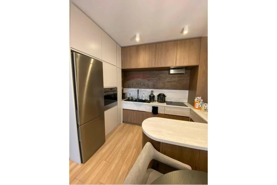 Tirane, jepet me qera 2+1+Aneks+Ballkon , 100 m² 700 € (Komuna e Parisit Kompleksi Kontakt)