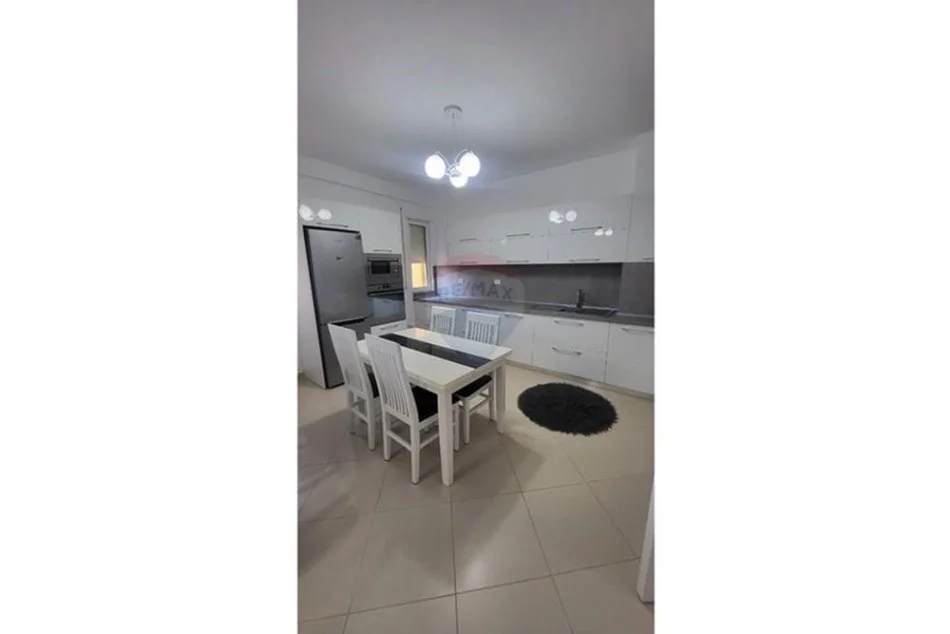 jepet me qera apartament 2+1 Kati 3, 95 m² 550 €