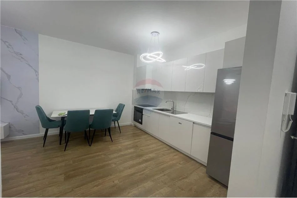Tirane, jepet me qera apartament 1+1 Kati 2, 62 m² 700 € (Komuna e Parisit)