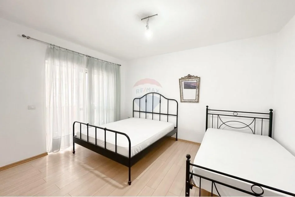 Tirane, jepet me qera apartament 2+1+Ballkon Kati 3, 75 m² 600 € (Rruga Gjik Kuqali)