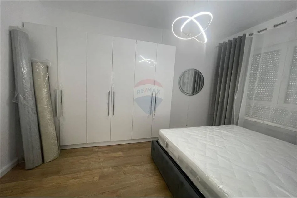 Tirane, jepet me qera apartament 1+1 Kati 2, 62 m² 700 € (Komuna e Parisit)