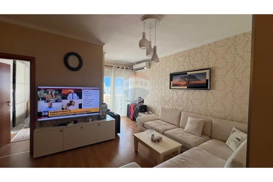 Tirane, shitet apartament 1+1 Kati 4, 62 m² 155.000 € (9 kateshet , Tirane)