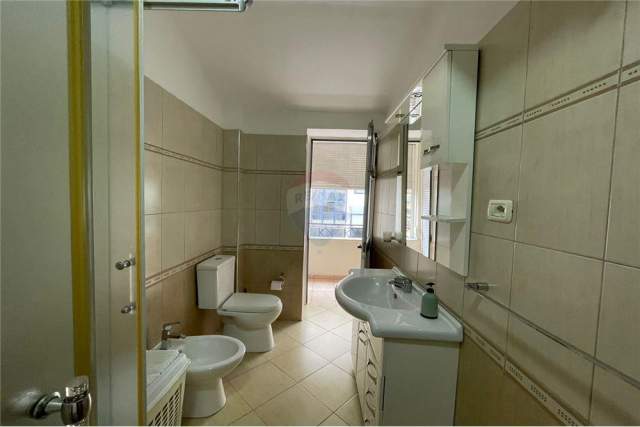 Tirane, jepet me qera apartament 2+1+A+BLK Kati 2, 103 m² 500 Euro (Rruga Vaso Pasha)