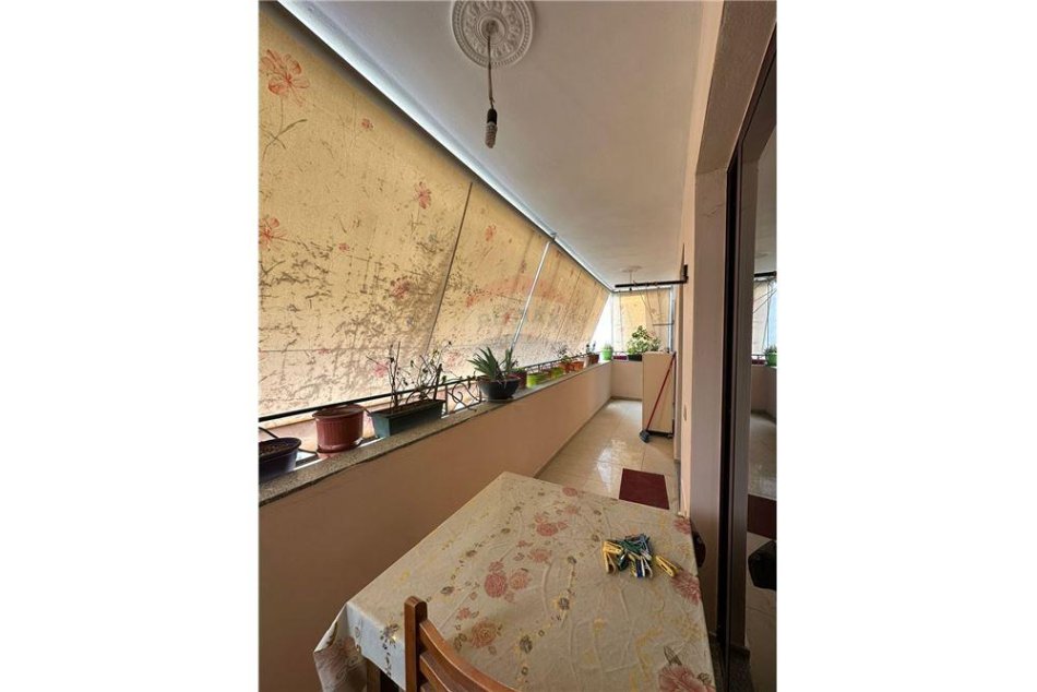 Tirane, jepet me qera apartament 1+1 Kati 7, 100 m² 500 € (astir)