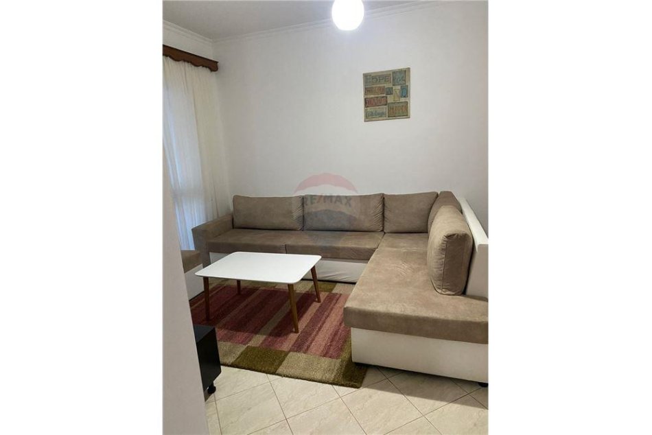 Shqiperi, jepet me qera apartament 1+1+Ballkon Kati 3, 400 € 