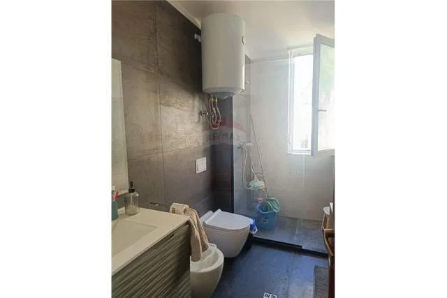 Tirane, jepet me qera 2+1 Kati 4, 78 m² 450 Euro