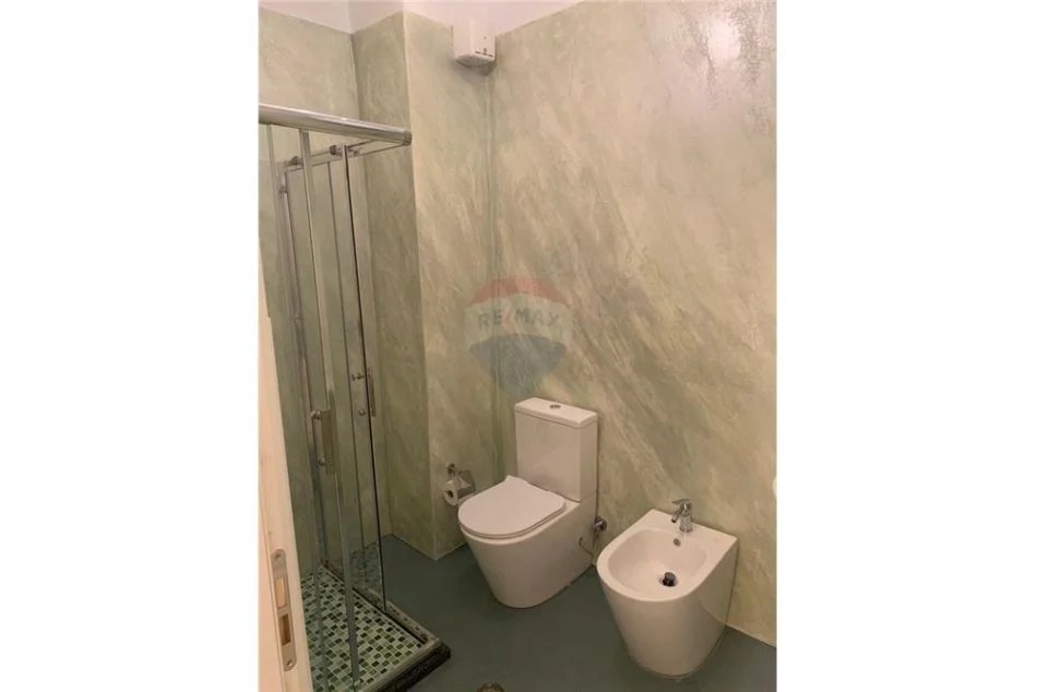 Tirane, jap me qera apartament 2+1+Aneks+Ballkon Kati 4, 110 m² 500 € (Liqeni i Thate)