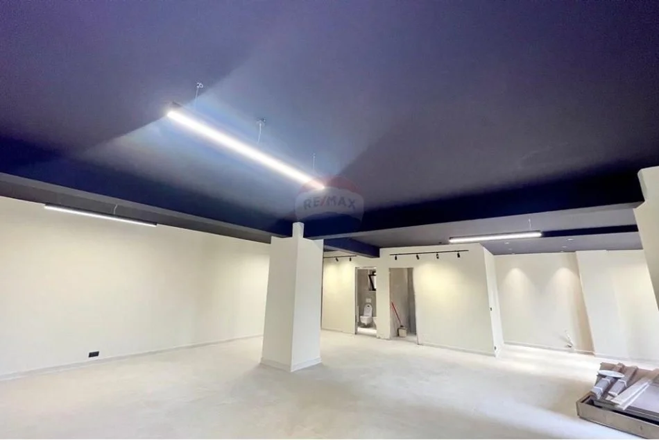 Tirane, jepet me qera zyre Kati 8, 155 m² 1850 € (Qender)