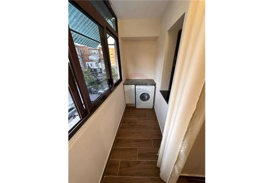 Shqiperi, jepet me qera apartament 2+1 Kati 2, 70 m² 650 € (Blloku i Ambasadave)