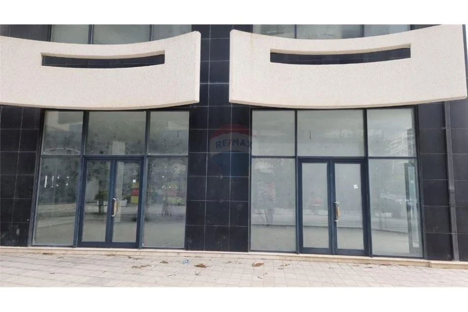 Vlore, shitet dyqan Kati 0, 117 m² (Lungomare)