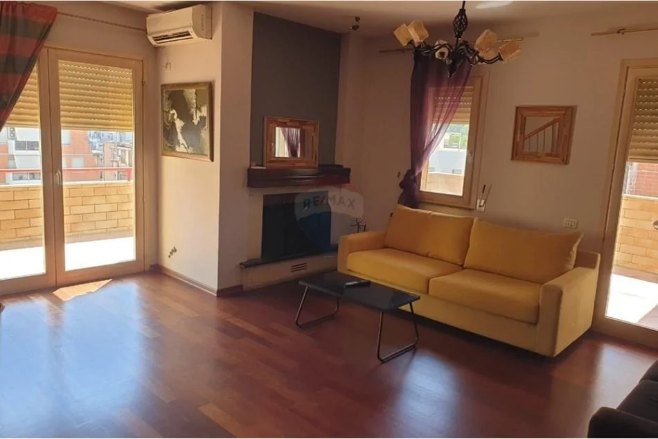 Tirane, jepet me qera apartament Dublex Kati 6, 265 m² 1.000 € (bllok)
